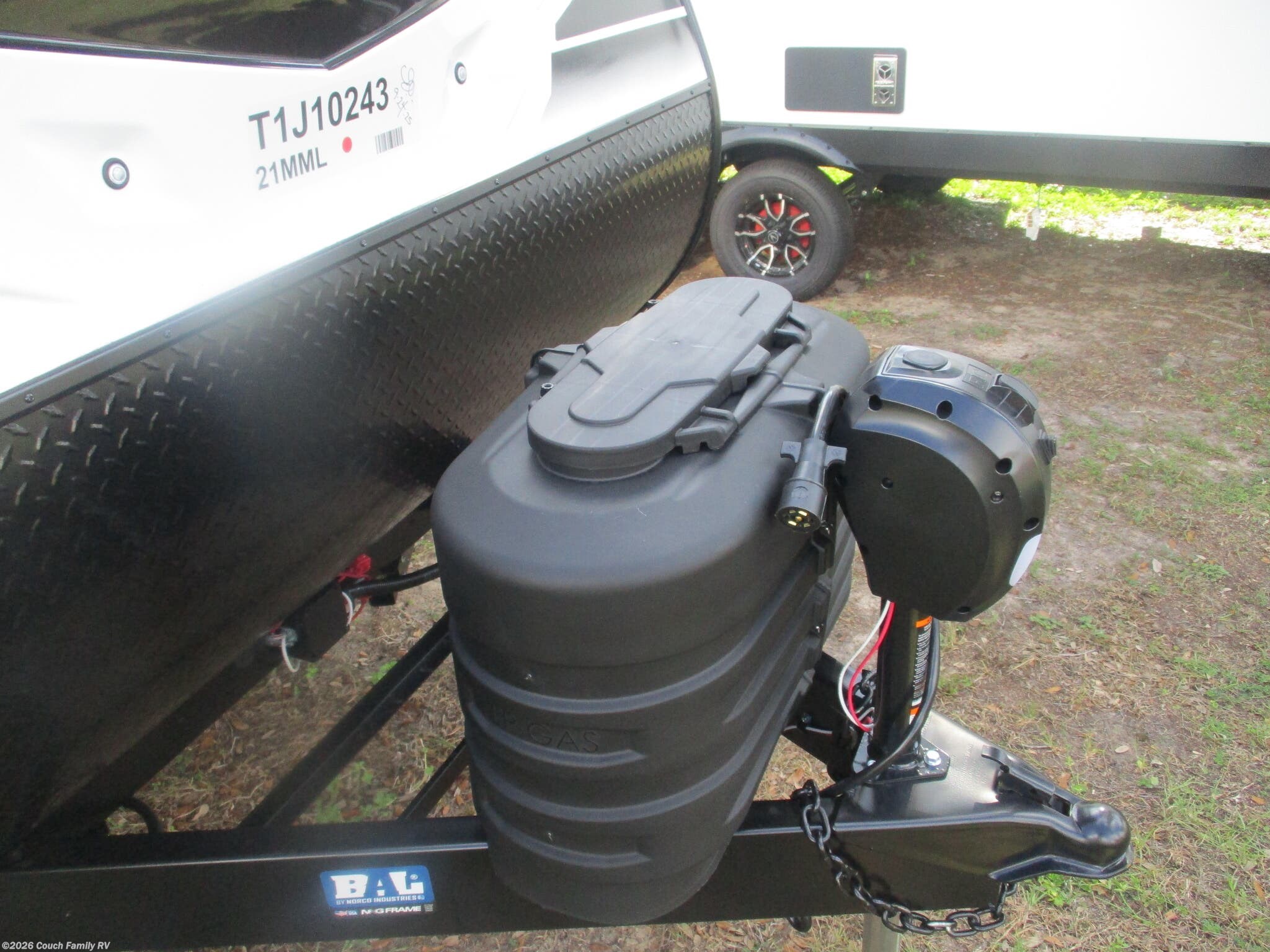 2026 Jayco Jay Feather 21MML - New Travel Trailer For Sale by Couch Family RV in Cross City, Florida features Roof Vent, Furnace, Murphy Bed, Smart TV, Queen Bed