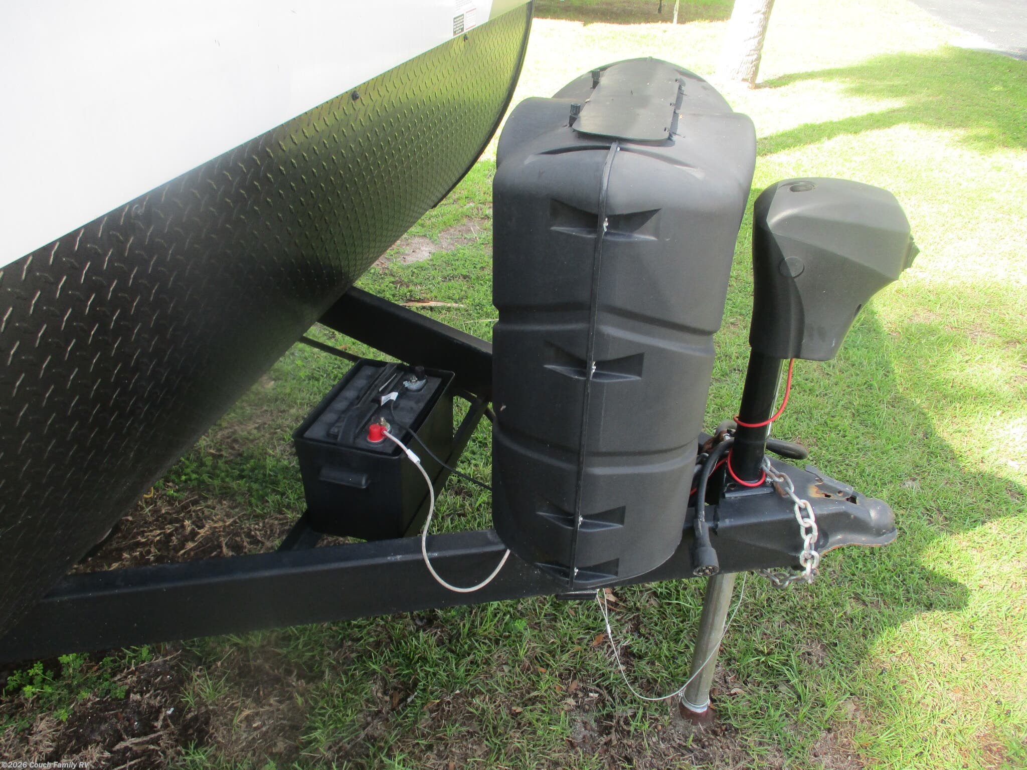 2023 Starcraft Autumn Ridge 26BH - Used Travel Trailer For Sale by Couch Family RV in Cross City, Florida features Microwave, Roof Vents, Medicine Cabinet, Smoke Detector, Shower