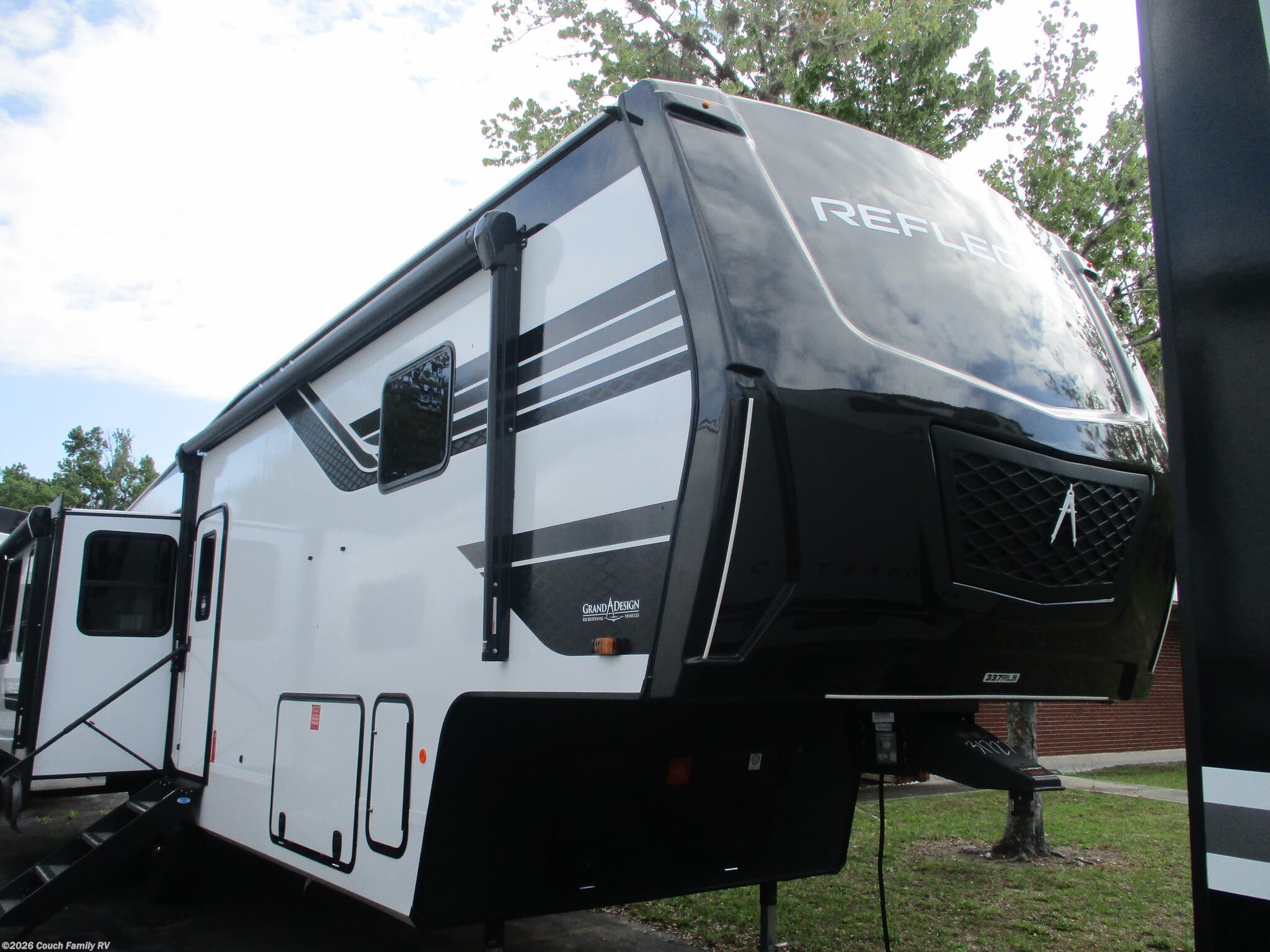 2026 Grand Design Reflection 337RLS - New Fifth Wheel For Sale by Couch Family RV in Cross City, Florida features Hitch, Skylight, Medicine Cabinet, Booth Dinette, CO Detector