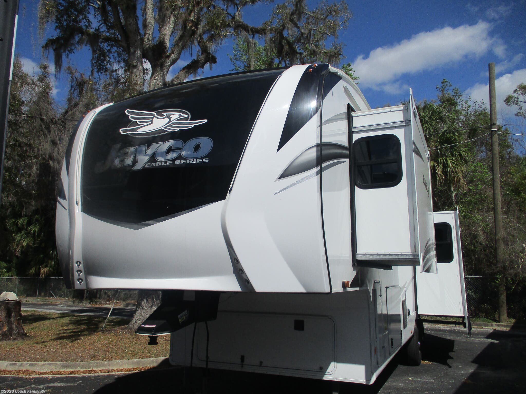 2023 Jayco Eagle 319MLOK - Used Fifth Wheel For Sale by Couch Family RV in Cross City, Florida features Stove, Insulated, Theater Seating, Detachable, Heated Underbelly