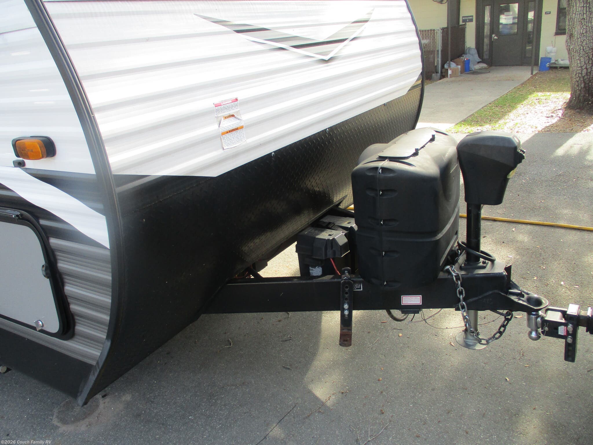 2022 Jayco Jay Flight SLX 284BHS - Used Travel Trailer For Sale by Couch Family RV in Cross City, Florida features Skylight, Kitchen Sink, Detachable, Fireplace, Power Awning