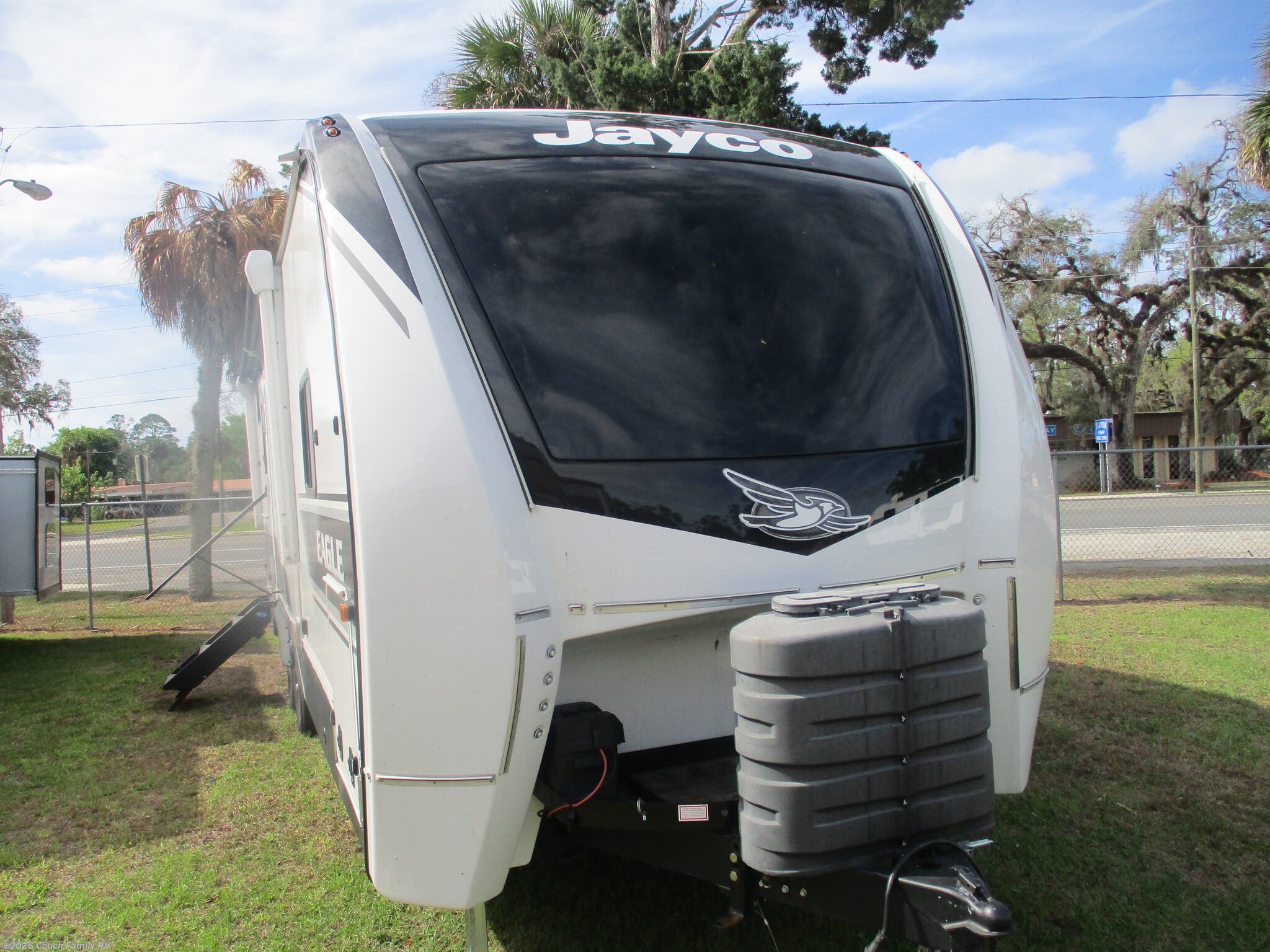 2024 Jayco Eagle HT 284BHOK - Used Travel Trailer For Sale by Couch Family RV in Cross City, Florida features Smart TV, Medicine Cabinet, Black Tank Flush, Detachable Power Cord, Toilet