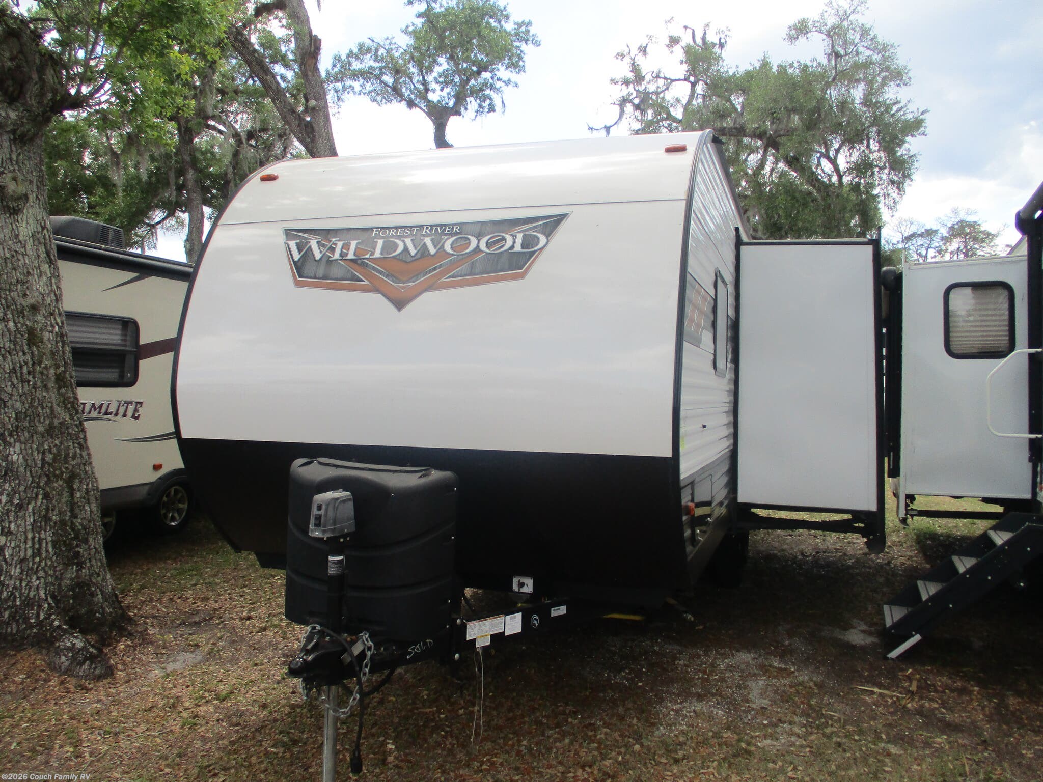 2022 Forest River Wildwood 22RBS - Used Travel Trailer For Sale by Couch Family RV in Cross City, Florida features Pantry, Shower, Fireplace