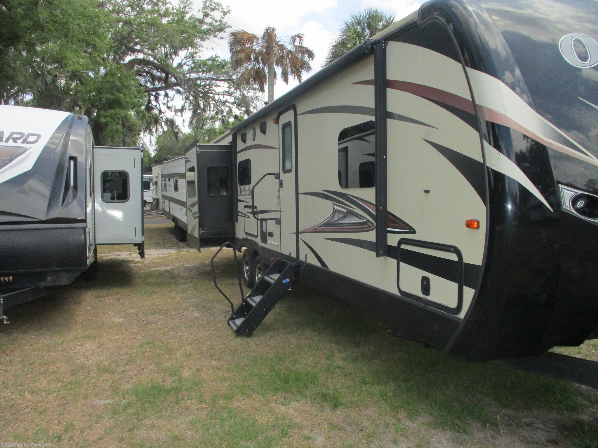 2016 Keystone Outback 298RE - Used Travel Trailer For Sale by Couch Family RV in Cross City, Florida features Dinette, AM/FM/CD, Toilet, Water Heater, Washer