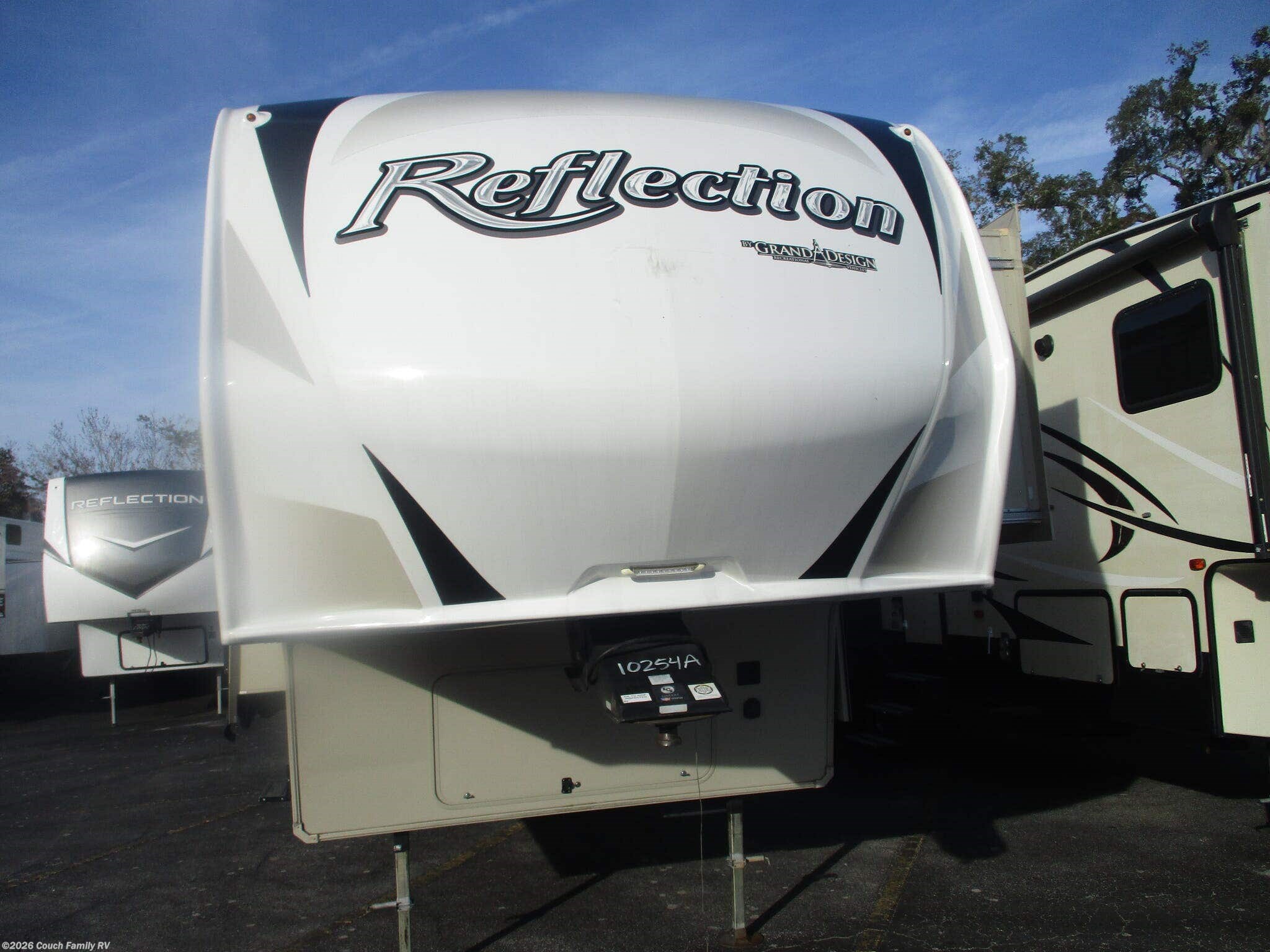 2018 Grand Design Reflection 337RLS - Used Fifth Wheel For Sale by Couch Family RV in Cross City, Florida features Power Roof Vent, Queen Bed, Auxiliary Battery, Air Conditioning, External Shower