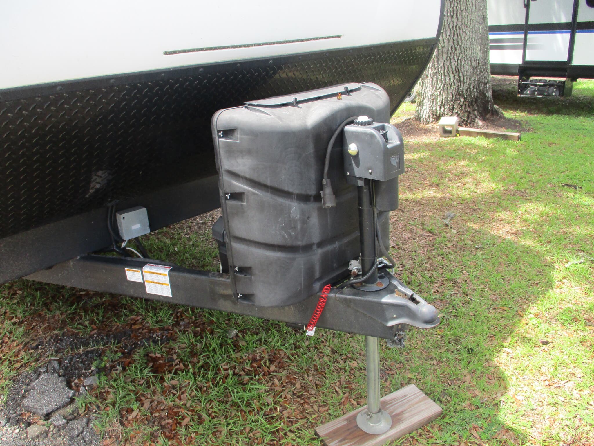 2020 Starcraft Super Lite 311BH - Used Travel Trailer For Sale by Couch Family RV in Cross City, Florida features Pet Friendly, Water Heater, Power Awning, Queen Bed, Shower