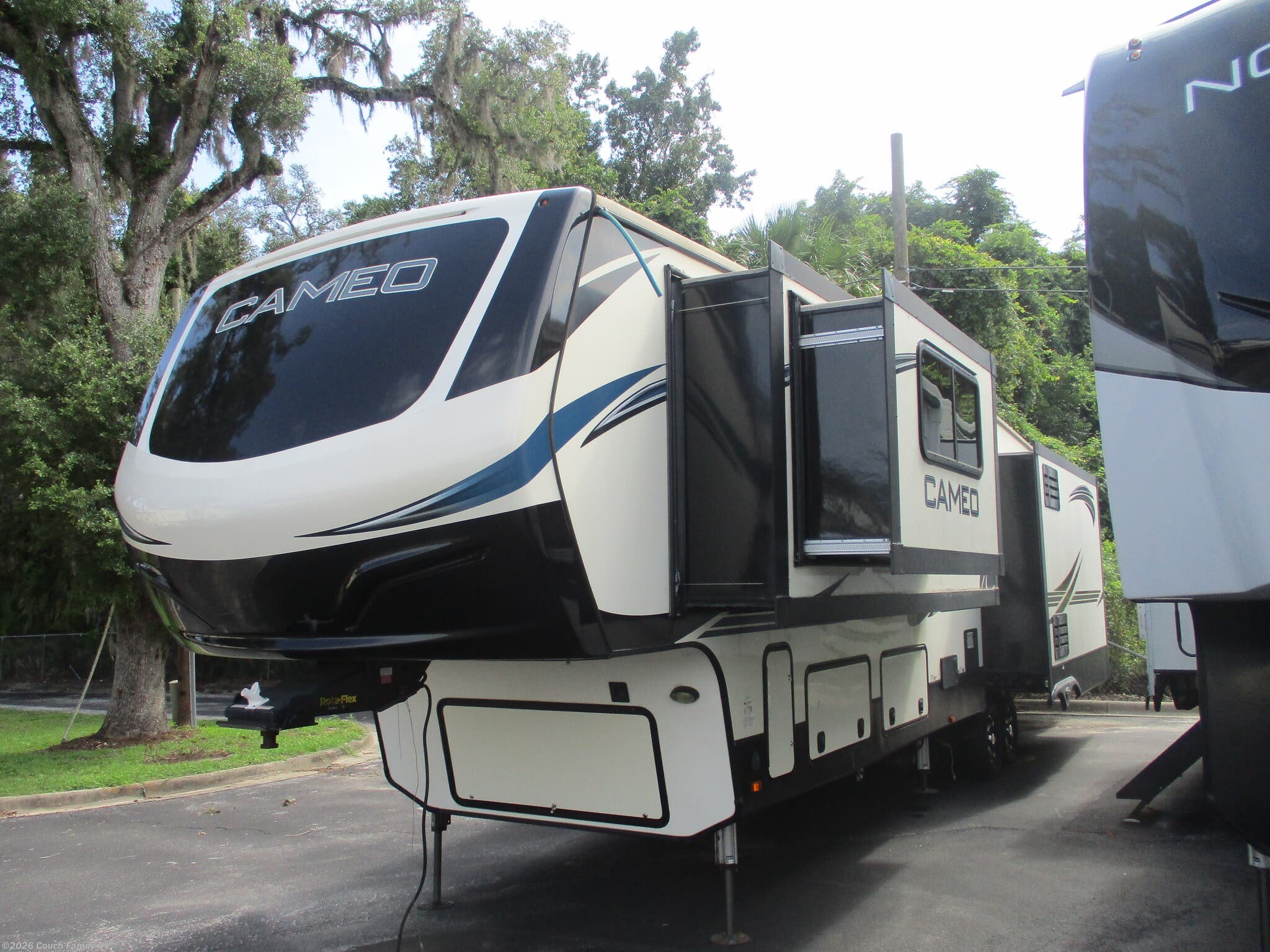 2020 Cameo CE-3891MK by CrossRoads from Couch Family RV in Cross City, Florida