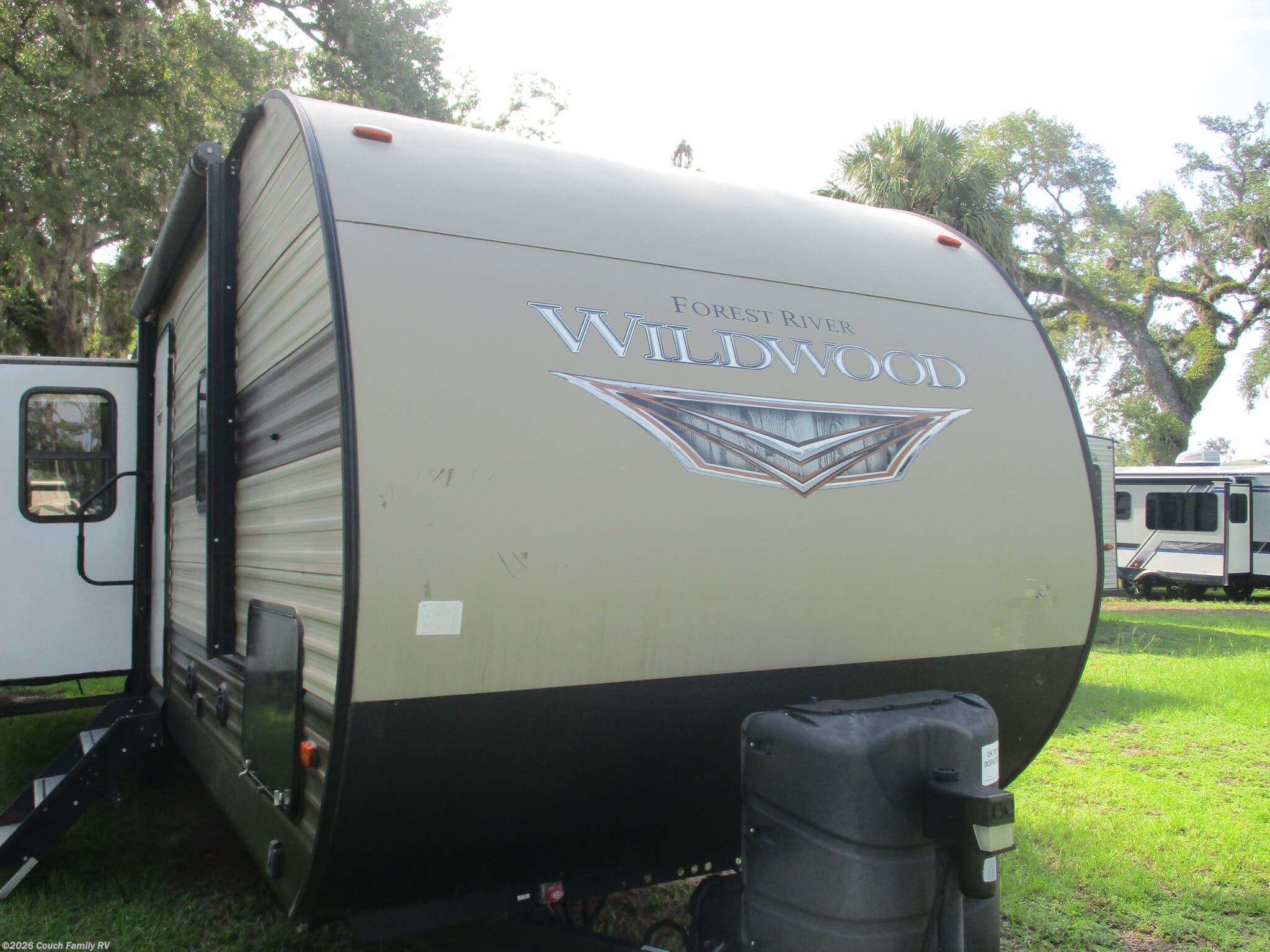 2020 Forest River Wildwood 27RE - Used Travel Trailer For Sale by Couch Family RV in Cross City, Florida features Power Awning, Fireplace, Refrigerator, Black Tank Flush, Solar Prep