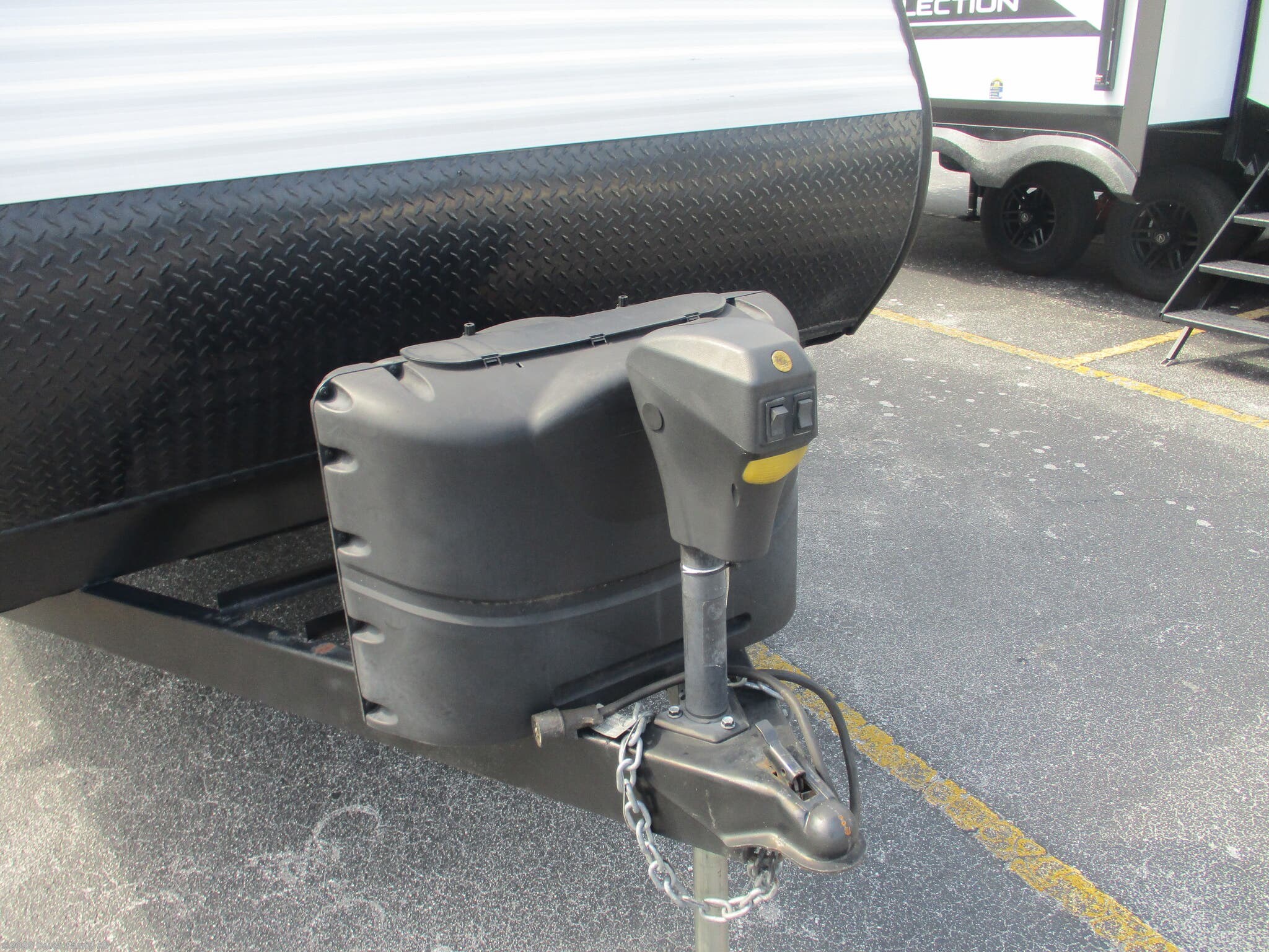 2019 Heartland Trail Runner SLE 25SLE - Used Travel Trailer For Sale by Couch Family RV in Cross City, Florida features Oven, Queen Bed, Slideout, Kitchen Sink, TV Antenna