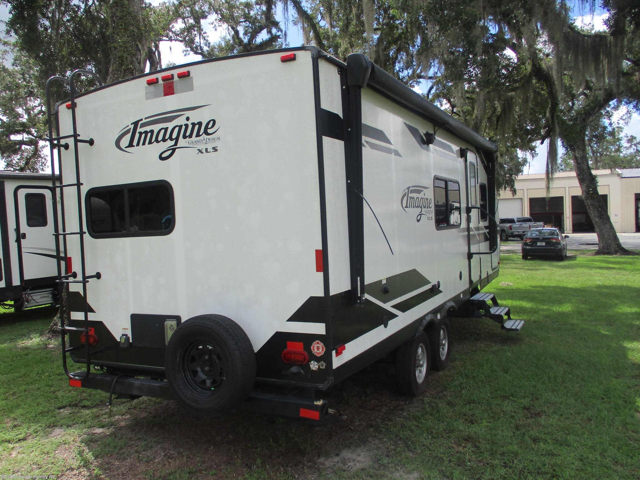 2020 Grand Design Imagine XLS 22MLE - Used Travel Trailer For Sale by Couch Family RV in Cross City, Florida features Black Tank Flush, 30 Amp Service, Medicine Cabinet, Oven, Insulated