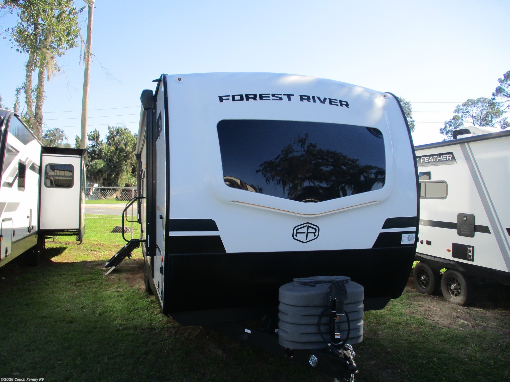 2025 Forest River Grand Surveyor 253RLS - Used Travel Trailer For Sale by Couch Family RV in Cross City, Florida features PVC Roof, Inverter, 50 Amp Service, Hitch, Griddle