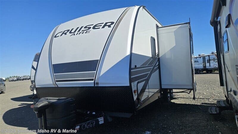 2022 CrossRoads Cruiser 22BBH - Used Travel Trailer For Sale by Southern Idaho RV & Marine in Jerome, Idaho