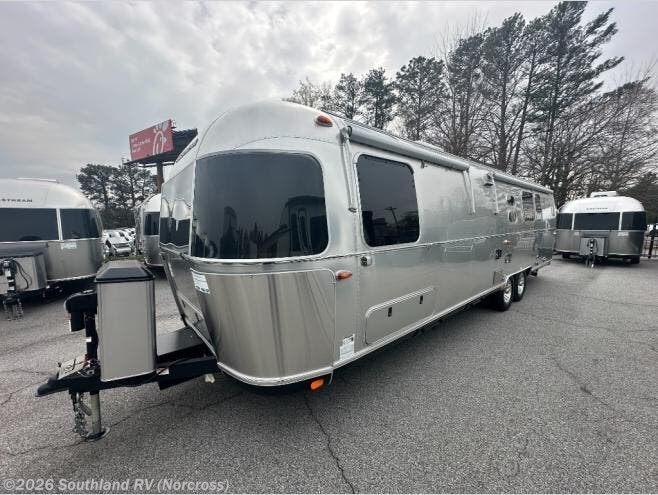 New 2026 Airstream Classic 33FB Twin available in Norcross, Georgia