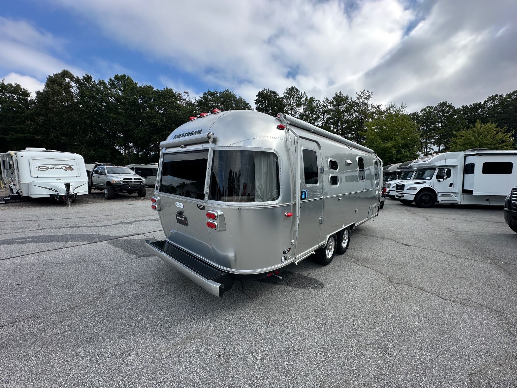 New 2027 Airstream Flying Cloud 25FB Twin available in Norcross, Georgia