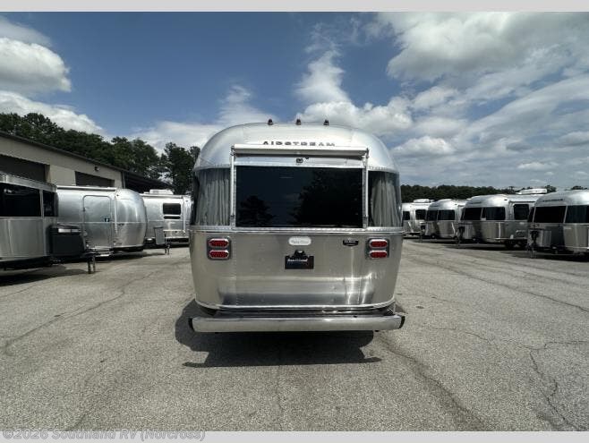 New 2026 Airstream Flying Cloud 27FB Twin available in Norcross, Georgia
