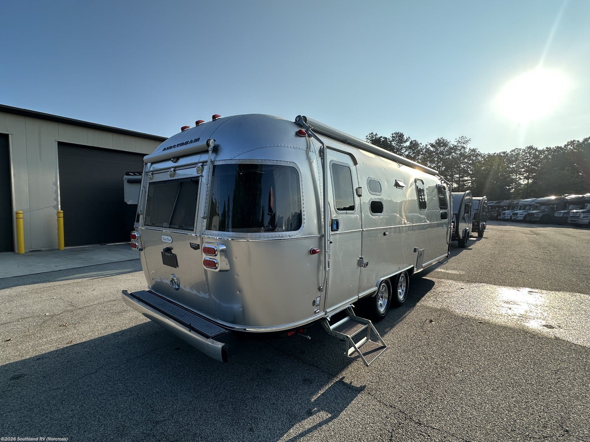 New 2027 Airstream Flying Cloud 27FB Queen available in Norcross, Georgia