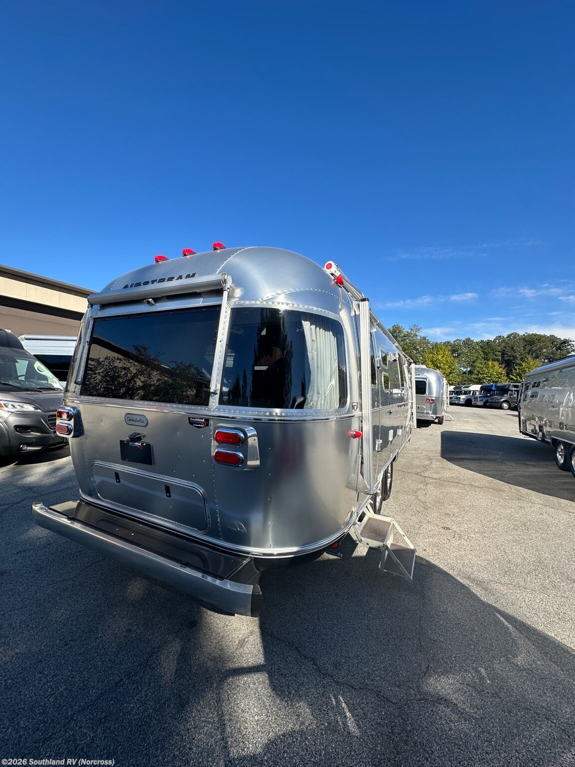 2027 Globetrotter 25FB Twin by Airstream from Southland RV in Norcross, Georgia