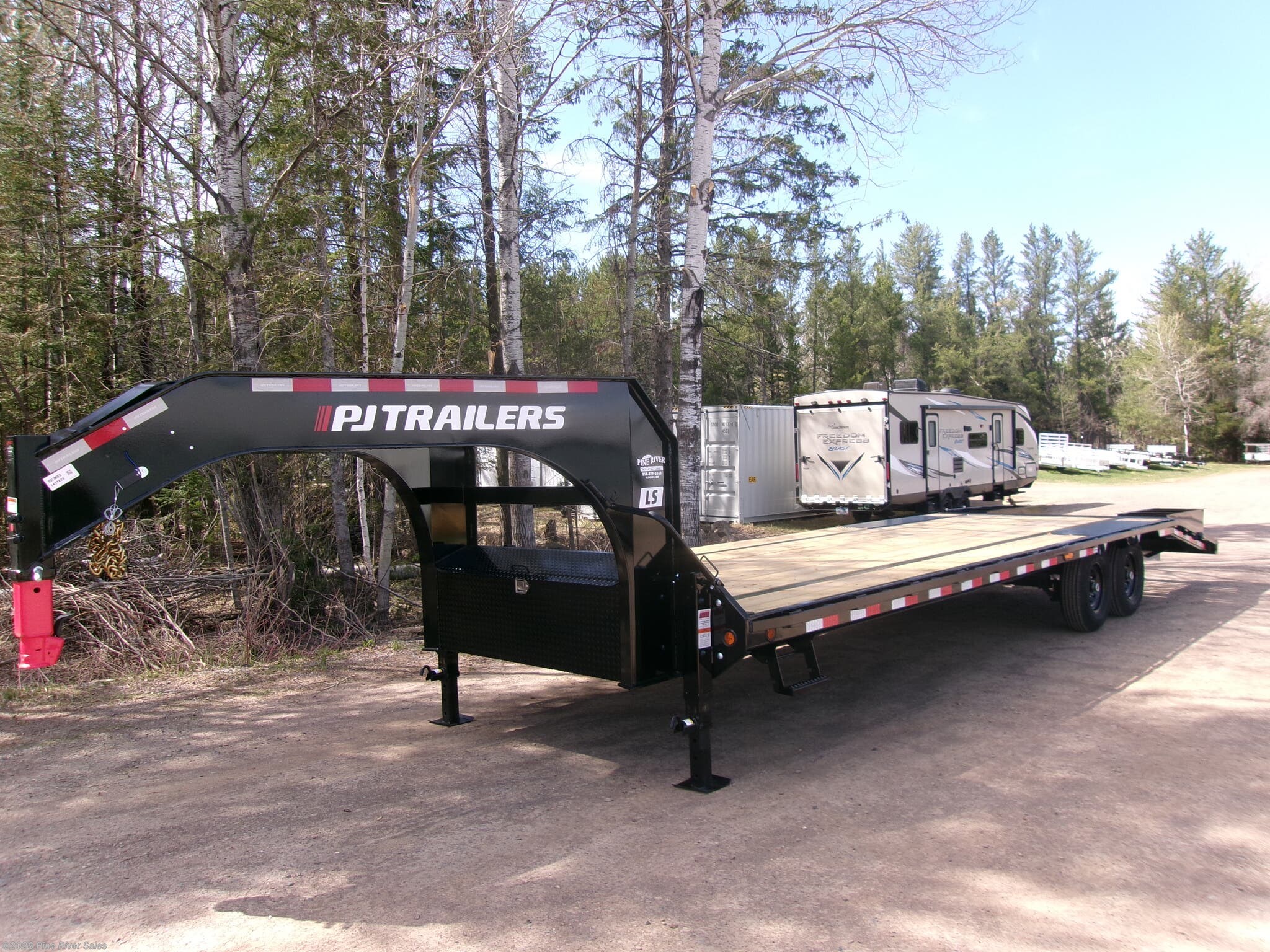 2027 PJ Trailers LS PJ 28' LOW-PRO