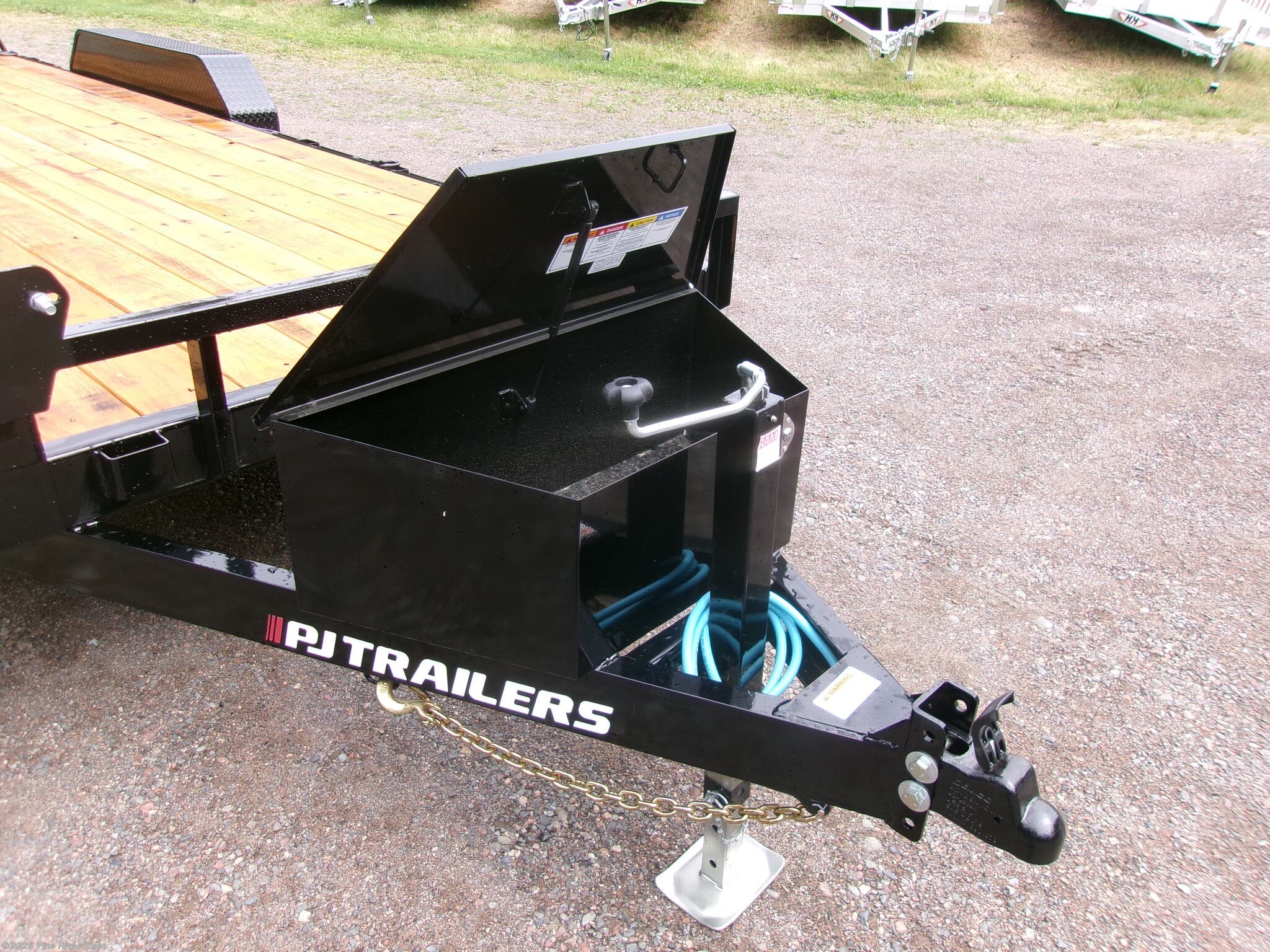 2027 CE 20' 10k Equipment by PJ Trailers from Pine River Sales in Cloquet, Minnesota