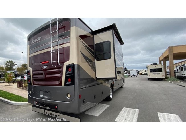 2016 Fleetwood Bounder 35K - Used Class A For Sale by Lazydays RV of Nashville in Murfreesboro, Tennessee