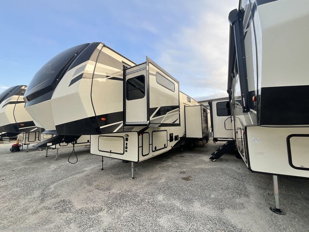 2022 Prime Time Sanibel 3902WB RV for Sale in Opelika, AL 36804 04842