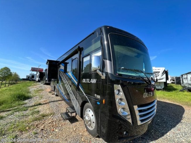 New 2022 Thor Motor Coach Outlaw 38MB available in Inman, South Carolina