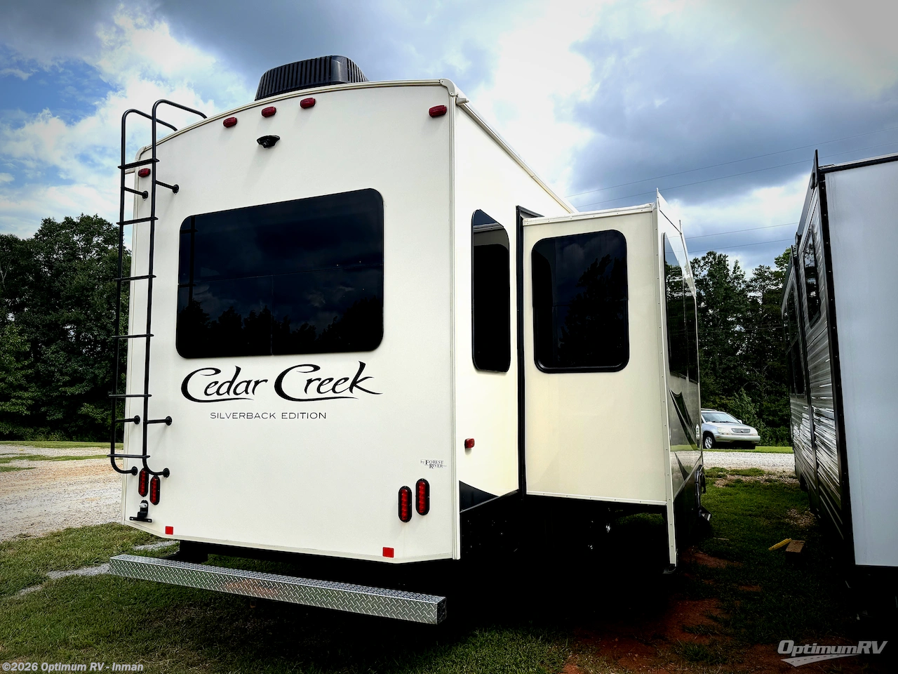 2019 Forest River Cedar Creek Silverback 33IK - Used Fifth Wheel For Sale by Optimum RV - Inman in Inman, South Carolina features Slideout, Awning