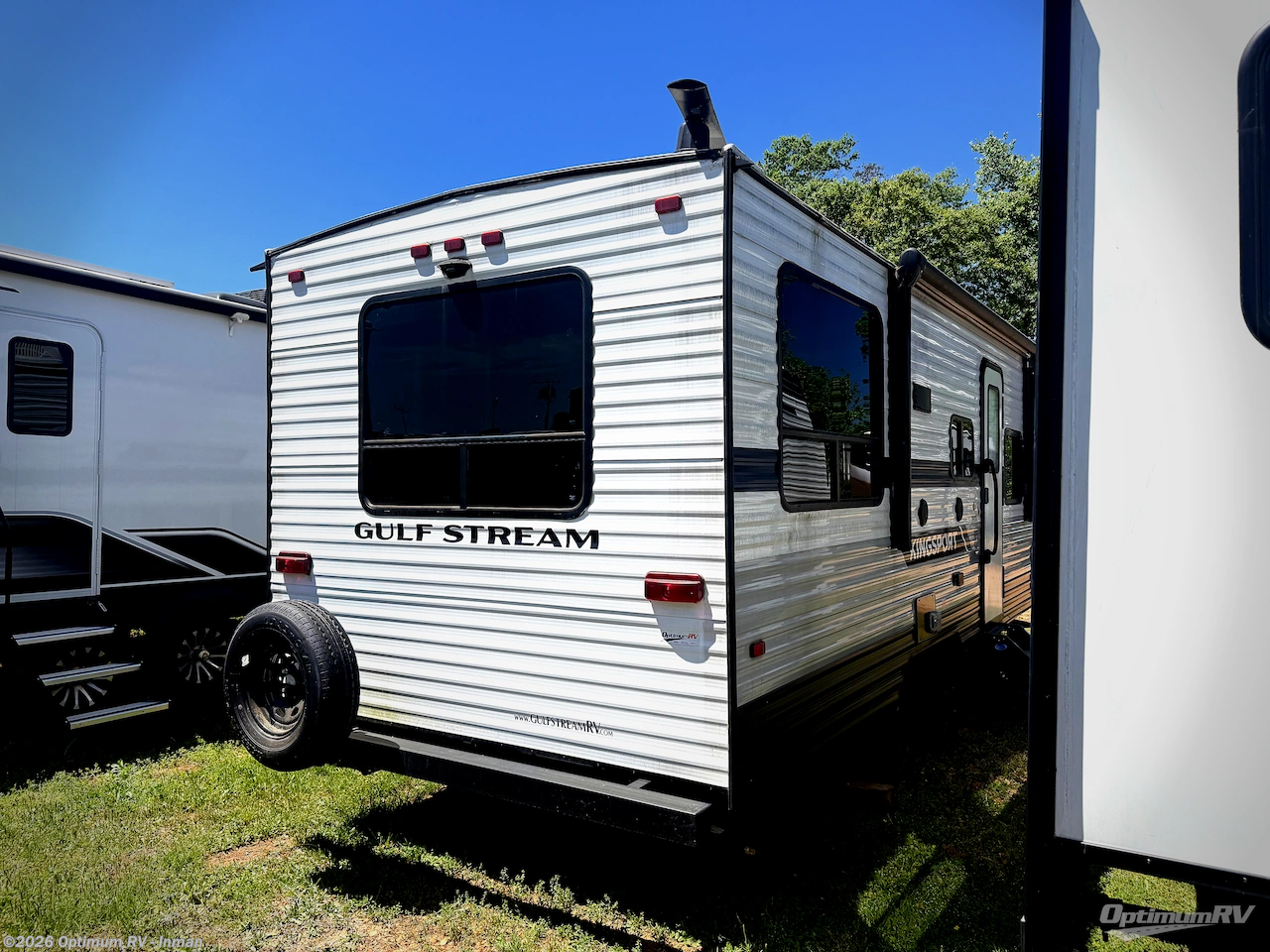 2022 Gulf Stream Kingsport Ultra Lite 22RSD - Used Travel Trailer For Sale by Optimum RV - Inman in Inman, South Carolina features Awning