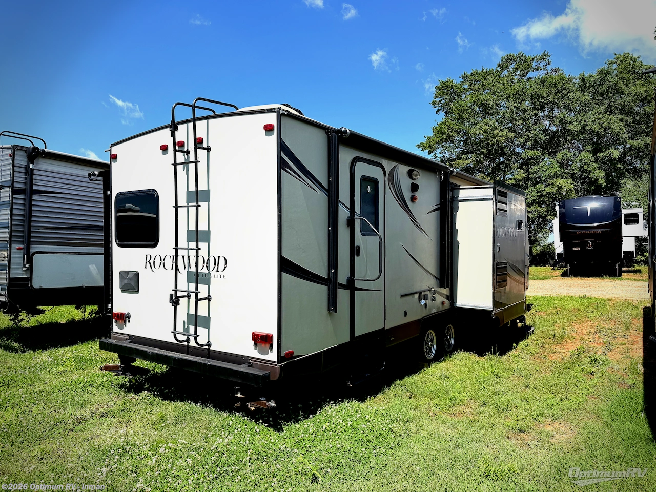 2015 Forest River Rockwood Ultra Lite 2910TS - Used Travel Trailer For Sale by Optimum RV - Inman in Inman, South Carolina features Slideout