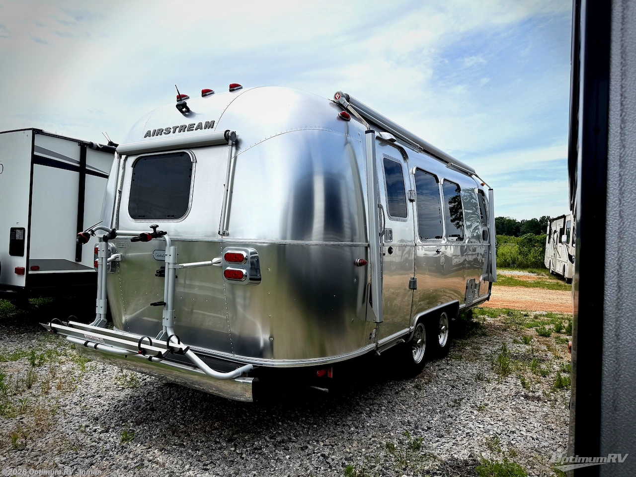 2021 Airstream Globetrotter 23FB - Used Travel Trailer For Sale by Optimum RV - Inman in Inman, South Carolina features Awning