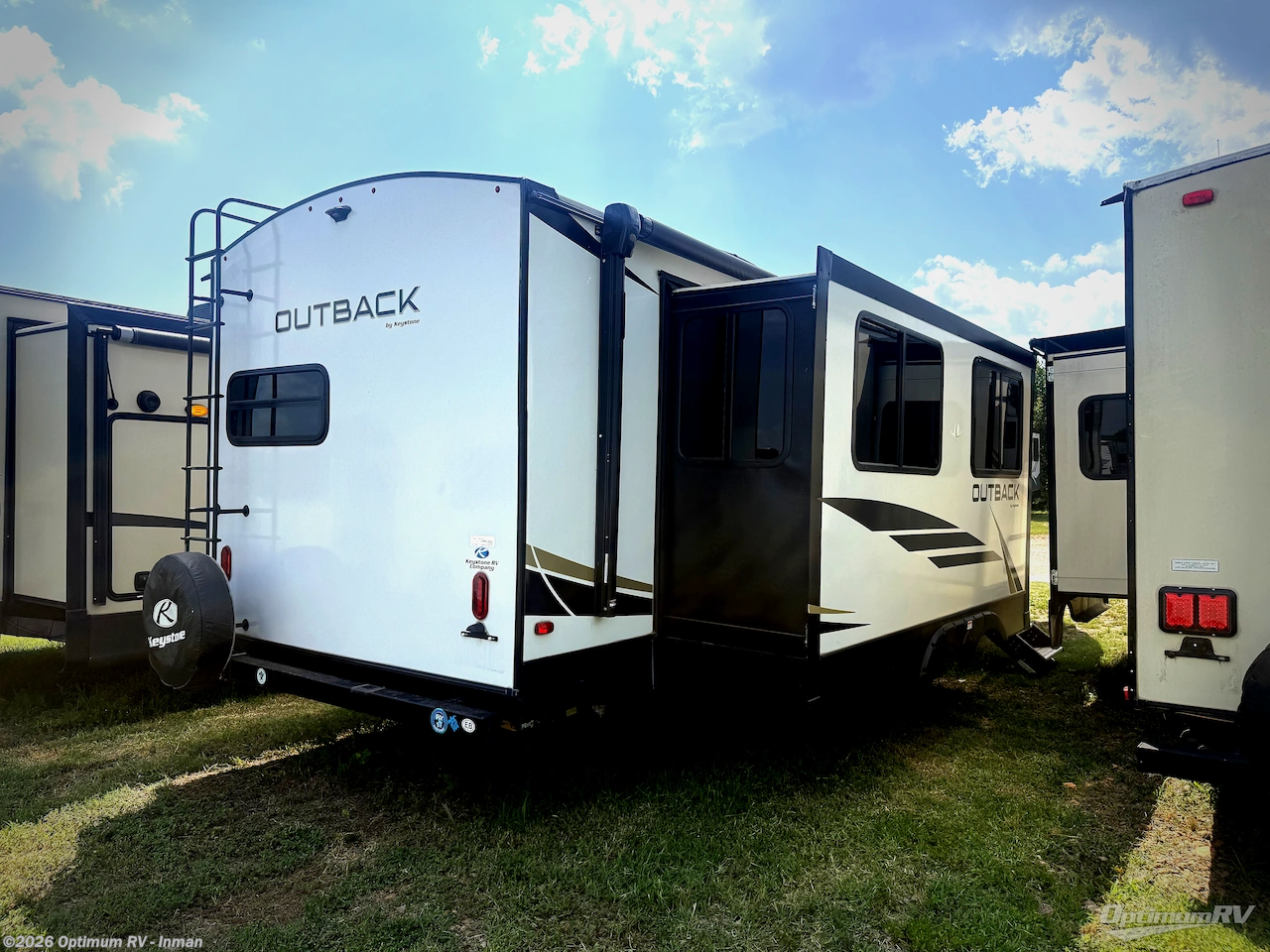2021 Keystone Outback Ultra Lite 260UML - Used Travel Trailer For Sale by Optimum RV - Inman in Inman, South Carolina features Slideout, Awning