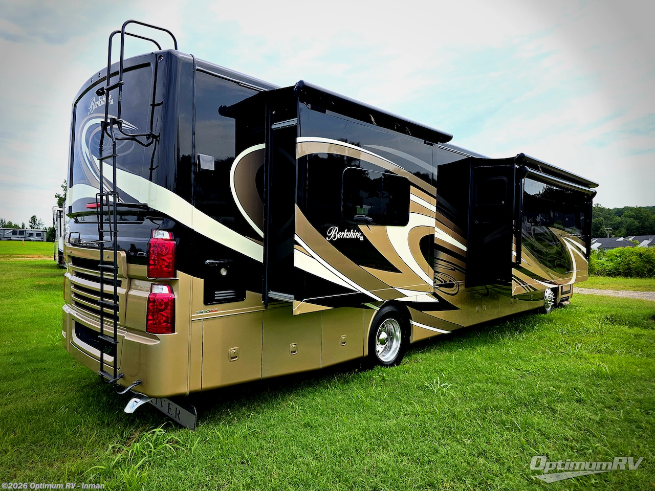2016 Forest River Berkshire XL 40A - Used Class A For Sale by Optimum RV - Inman in Inman, South Carolina features Slideout