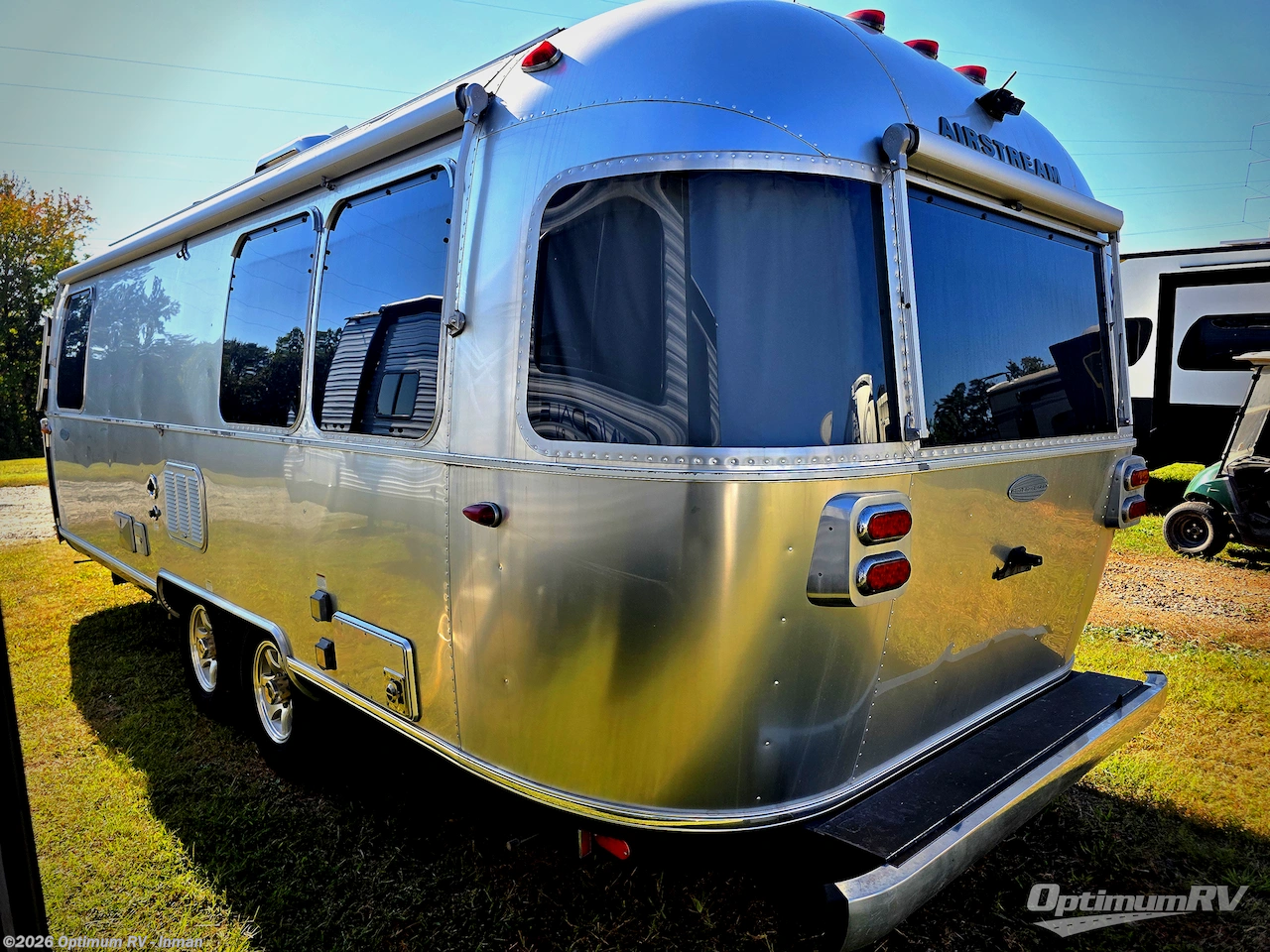 2017 Flying Cloud 25FB by Airstream from Optimum RV - Inman in Inman, South Carolina