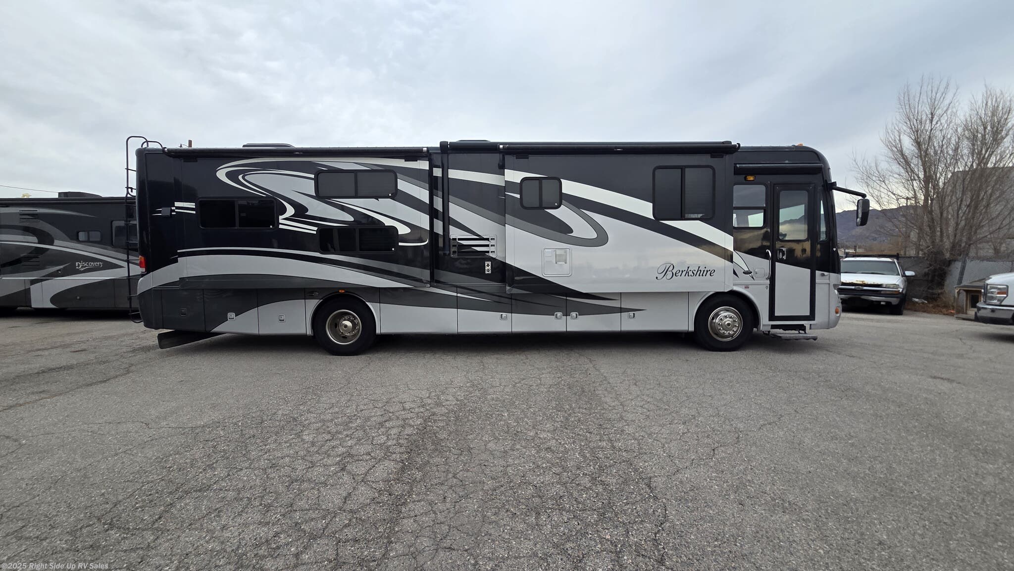 2011 Forest River Berkshire 390BH - Used Class A For Sale by Right Side Up RV Sales in Salt Lake City, Utah