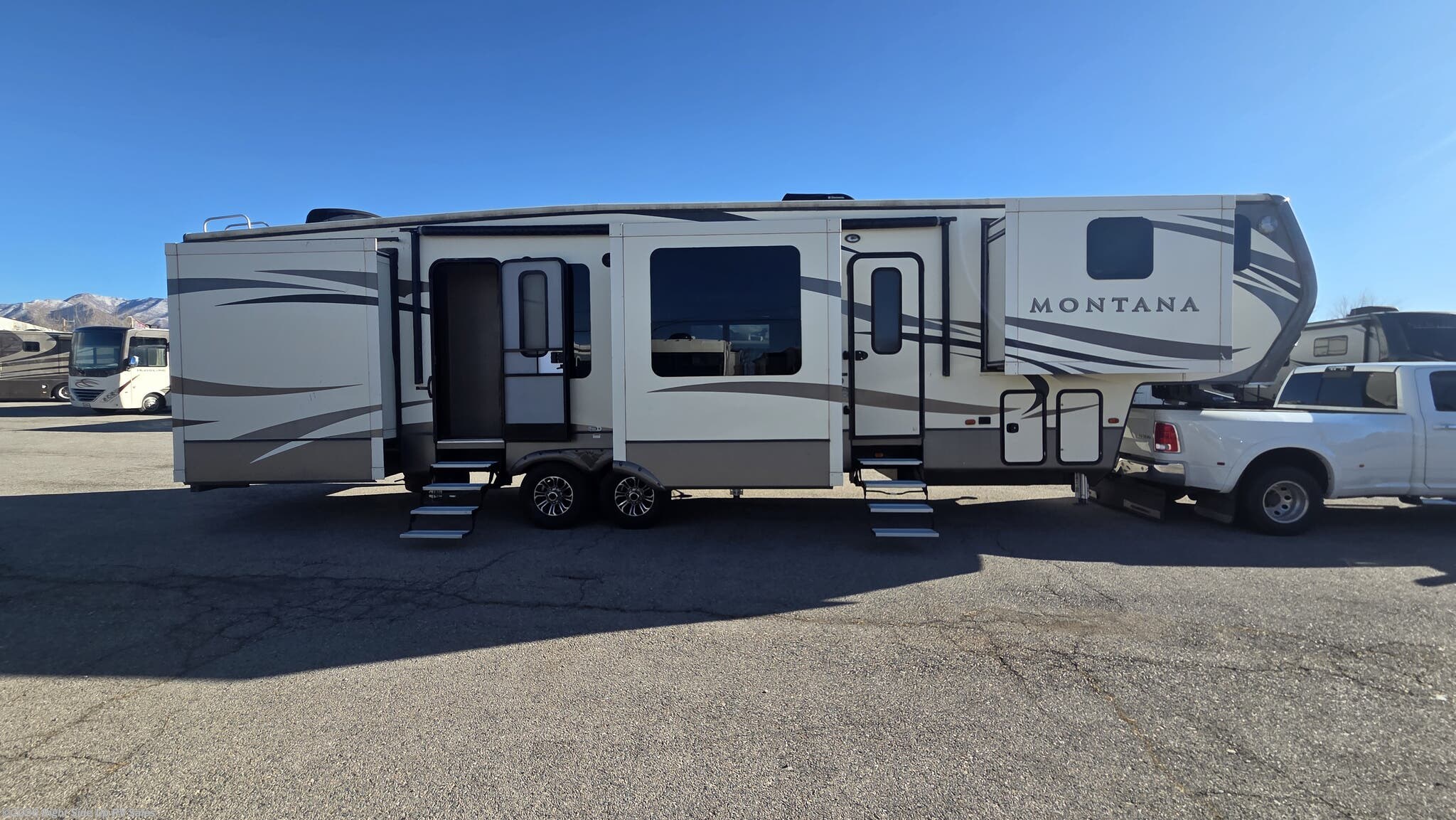 2016 Keystone Montana 3820FK - Used Fifth Wheel For Sale by Right Side Up RV Sales in Salt Lake City, Utah
