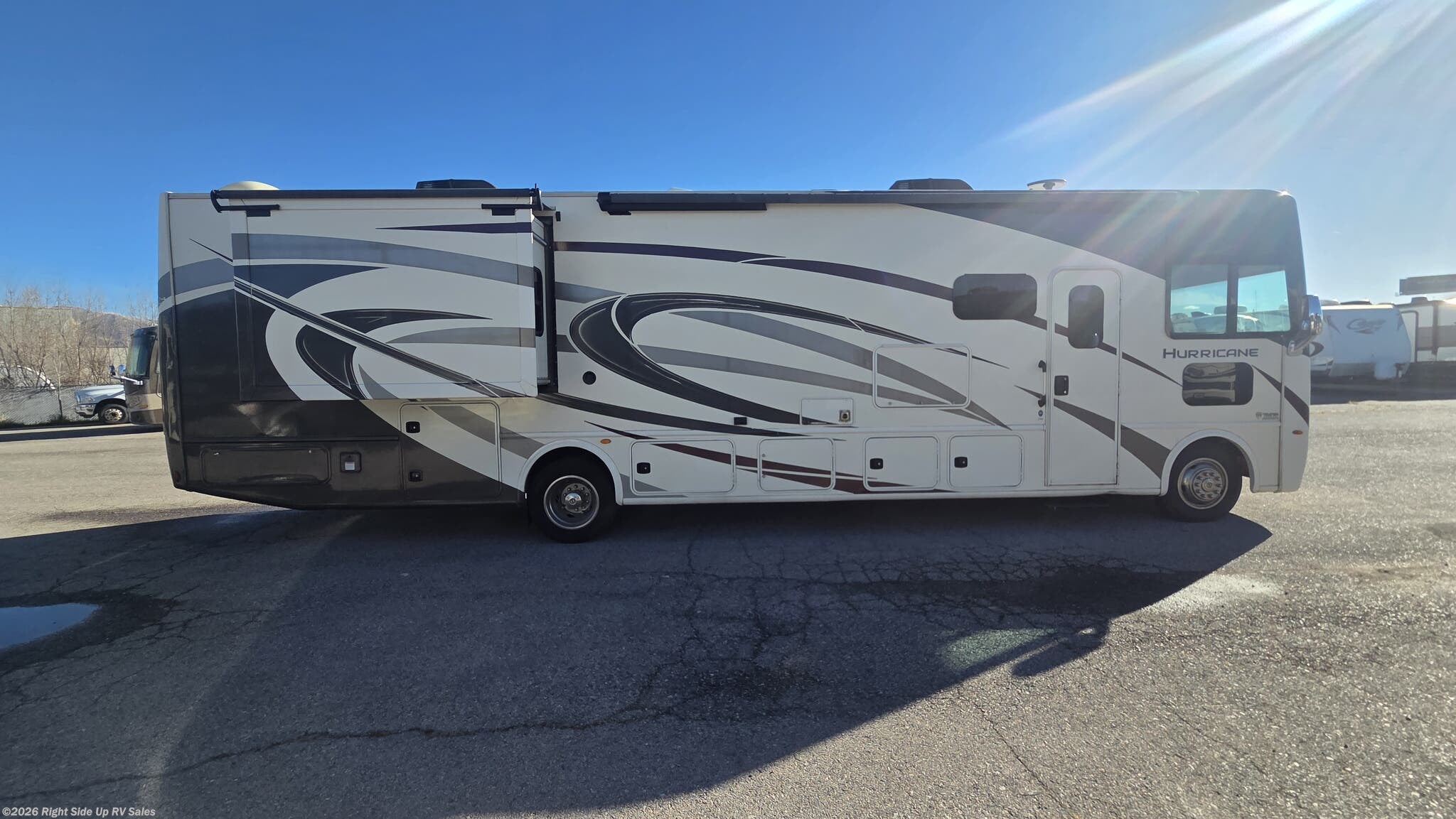 2019 Thor Motor Coach Hurricane 35M - Used Class A For Sale by Right Side Up RV Sales in Salt Lake City, Utah