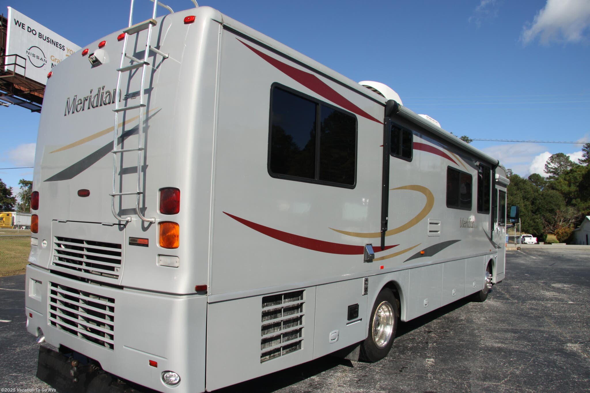 2007 Winnebago Journey 34se - New Class A For Sale by Vacation To Go RVs in Pendleton, South Carolina features Inverter, Auxiliary Battery, Washer/Dryer Combo, Generator, Solar Panels