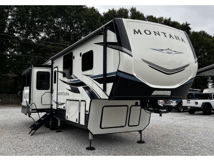 Used 2021 Keystone Montana 3231CK available in Greenville, South Carolina