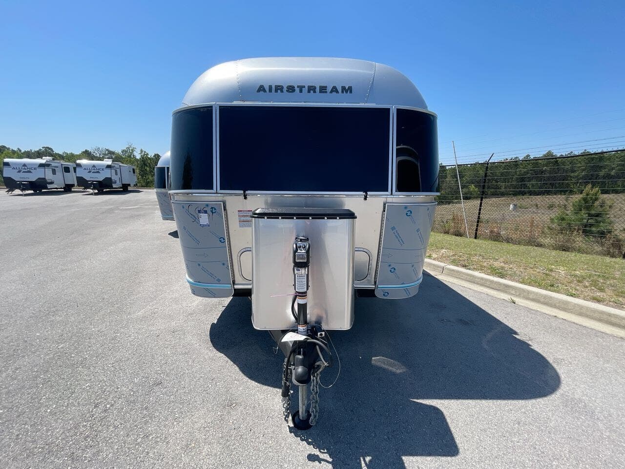 New 2025 Airstream Flying Cloud 27FB available in Lexington, South Carolina