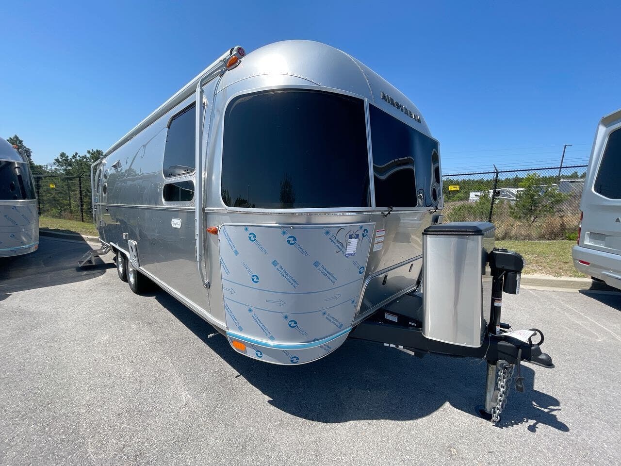 2025 Flying Cloud 27FB by Airstream from Airstream of South Carolina in Lexington, South Carolina