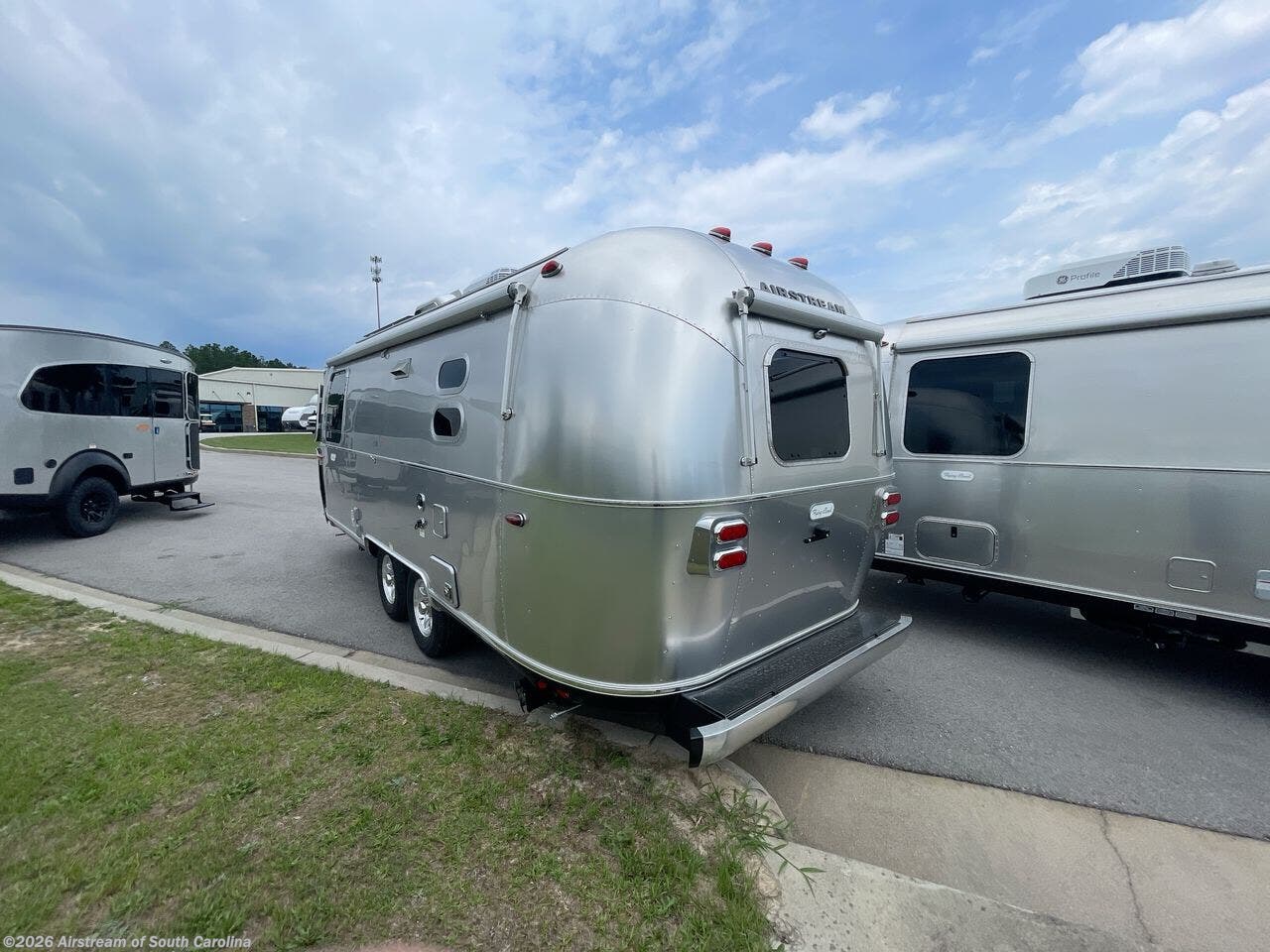 New 2026 Airstream Flying Cloud 23FB available in Lexington, South Carolina
