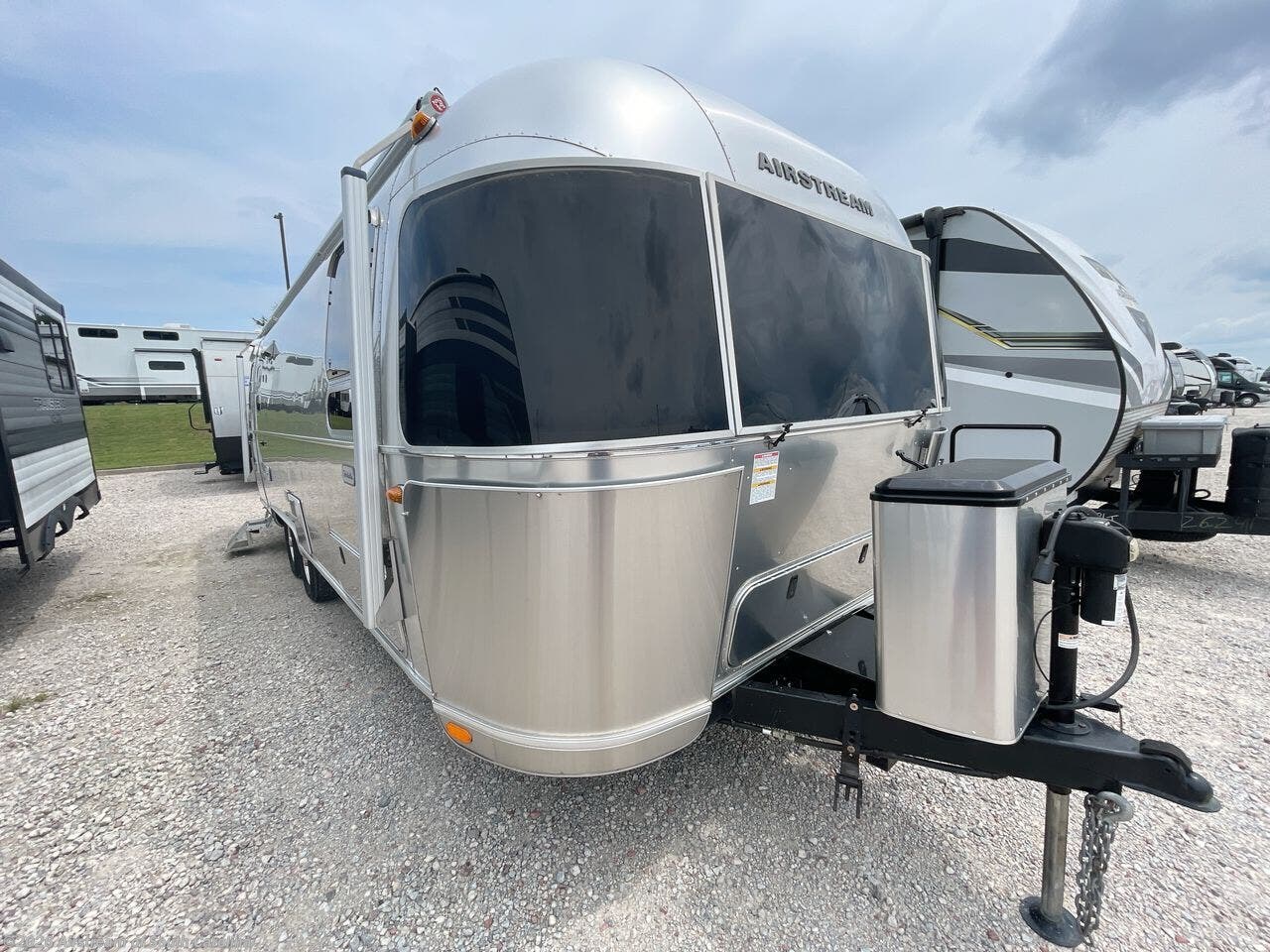 2020 Globetrotter 27FB Twin by Airstream from Airstream of South Carolina in Lexington, South Carolina