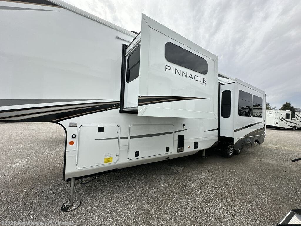 2025 Jayco Pinnacle 38FBRK RV for Sale in Concord, NC 28027 T97688