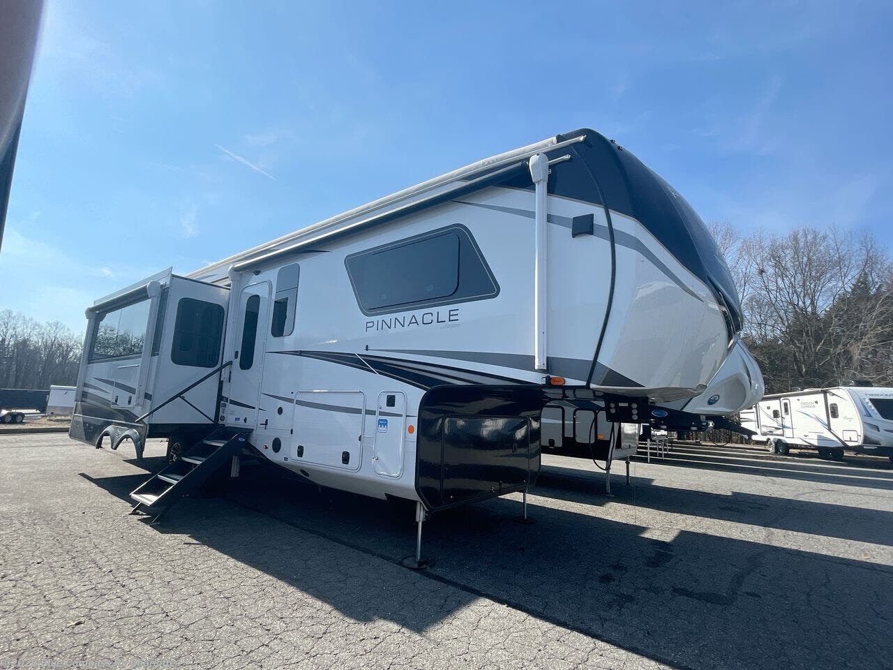 2024 Pinnacle 32RLTS by Jayco from Blue Compass RV Charlotte in Concord, North Carolina