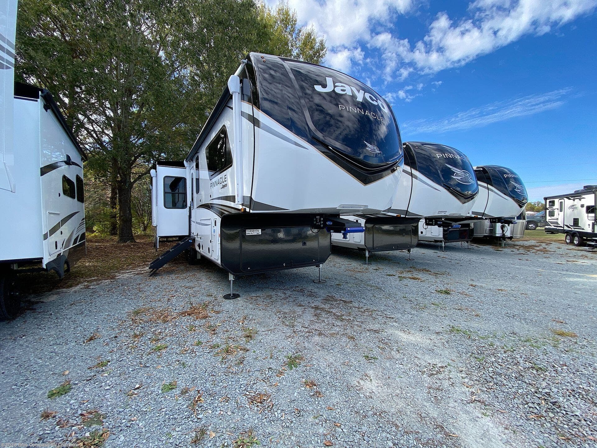 2026 Pinnacle 32RLTS by Jayco from Blue Compass RV Charlotte in Concord, North Carolina