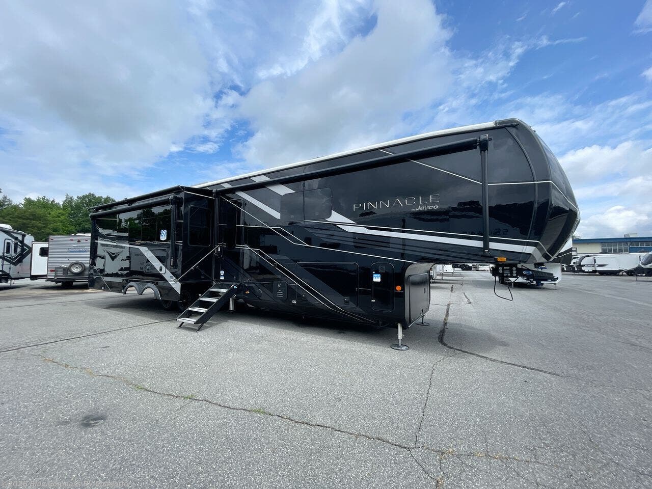 2026 Pinnacle 38FBRK by Jayco from Blue Compass RV Charlotte in Concord, North Carolina