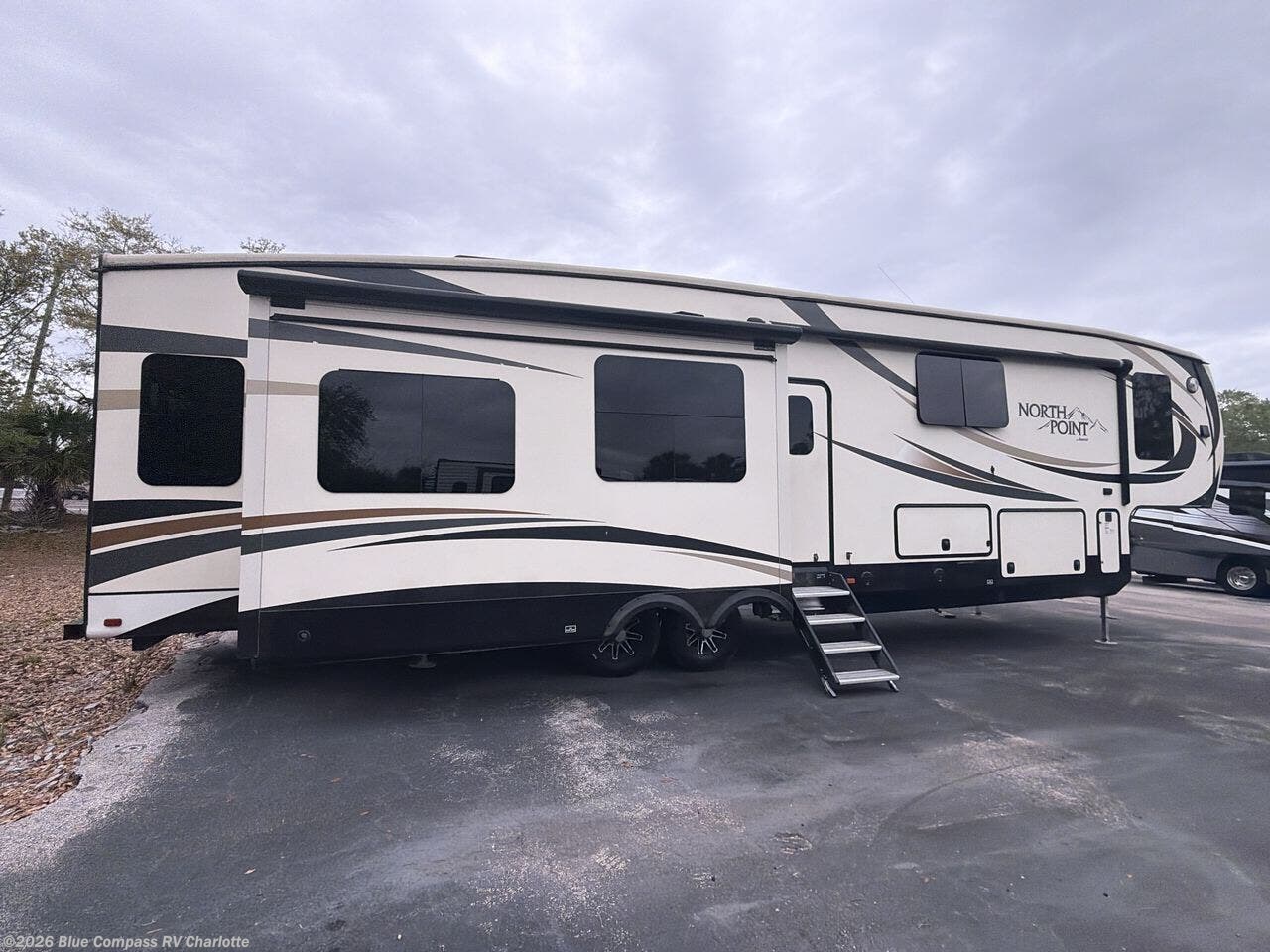 2016 North Point 377RLBH by Jayco from Blue Compass RV Charlotte in Concord, North Carolina