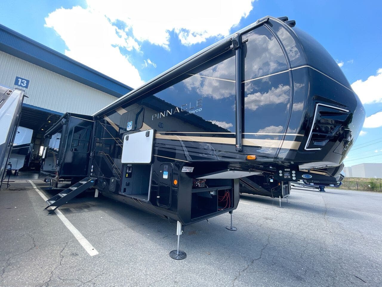 2027 Pinnacle 38FBRK by Jayco from Blue Compass RV Charlotte in Concord, North Carolina