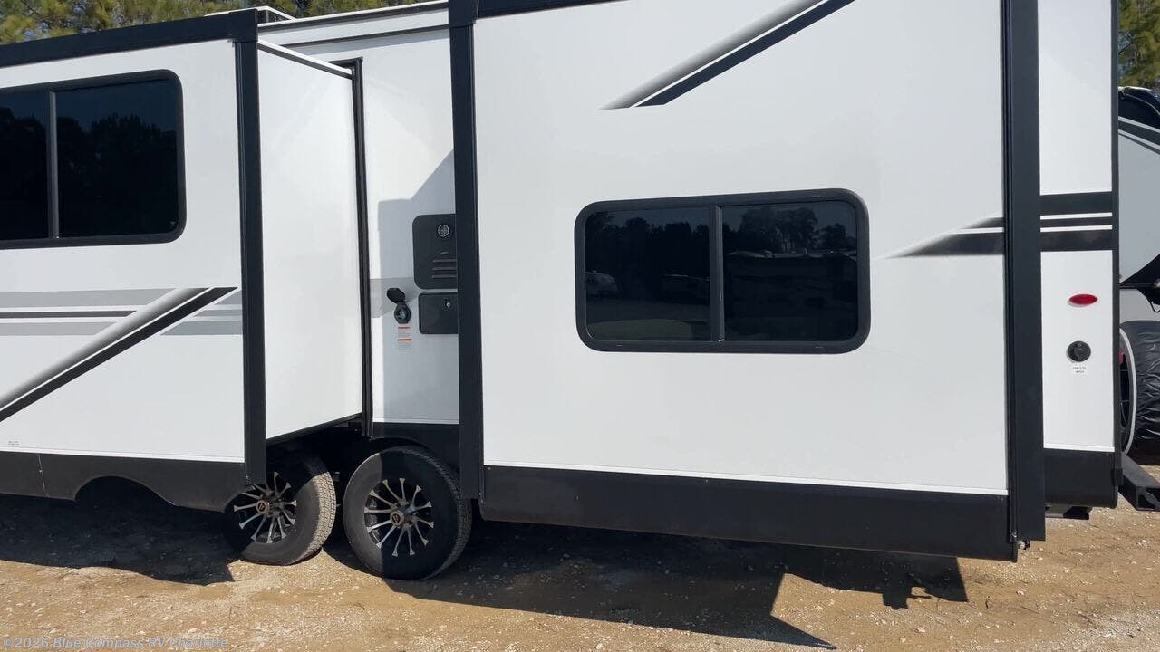2026 Jay Flight SLX 321BDS by Jayco from Blue Compass RV Charlotte in Concord, North Carolina