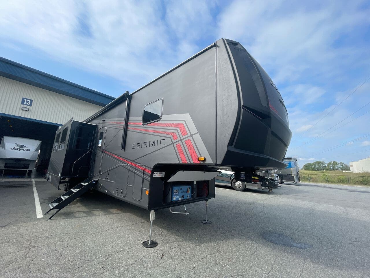 2027 Seismic 395 by Jayco from Blue Compass RV Charlotte in Concord, North Carolina